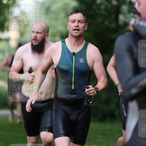 15.06.2025 - 7 Türme Triathlon Michael Strokosch http://msf.ph/oto/7969075 15.06.2025 12:55:48 Schwimmen 708, 755, 763, 776, 805, 818, 833, 877, 879, 895, 919, 1023, 1029, 1071, 1120, 1144, 1153, 1169, 1177 meine-sportfotos.de