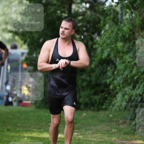 15.06.2025 - 7 Türme Triathlon Michael Strokosch http://msf.ph/oto/7969112 15.06.2025 12:55:53 Schwimmen 708, 755, 776, 805, 818, 833, 877, 879, 895, 919, 1023, 1071, 1120, 1144, 1150, 1153, 1177 meine-sportfotos.de