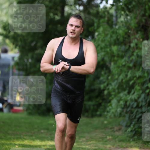 15.06.2025 - 7 Türme Triathlon Michael Strokosch http://msf.ph/oto/7969120 15.06.2025 12:55:53 Schwimmen 708, 755, 776, 805, 818, 833, 877, 879, 895, 919, 1023, 1071, 1120, 1144, 1150, 1153, 1177 meine-sportfotos.de