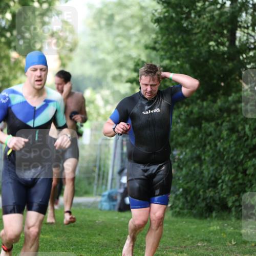 15.06.2025 - 7 Türme Triathlon Michael Strokosch http://msf.ph/oto/7969151 15.06.2025 12:55:55 Schwimmen 708, 755, 776, 818, 833, 877, 895, 904, 919, 1023, 1071, 1120, 1144, 1150, 1153, 1177 meine-sportfotos.de