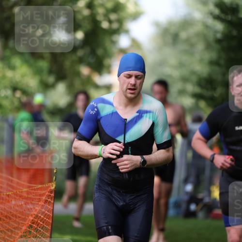 15.06.2025 - 7 Türme Triathlon Michael Strokosch http://msf.ph/oto/7969161 15.06.2025 12:55:56 Schwimmen 708, 755, 776, 818, 833, 877, 880, 895, 904, 919, 1023, 1071, 1120, 1144, 1150, 1153, 1177 meine-sportfotos.de