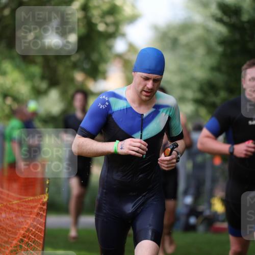 15.06.2025 - 7 Türme Triathlon Michael Strokosch http://msf.ph/oto/7969165 15.06.2025 12:55:57 Schwimmen 708, 755, 776, 818, 833, 877, 880, 895, 904, 919, 1023, 1071, 1120, 1144, 1150, 1153, 1177 meine-sportfotos.de