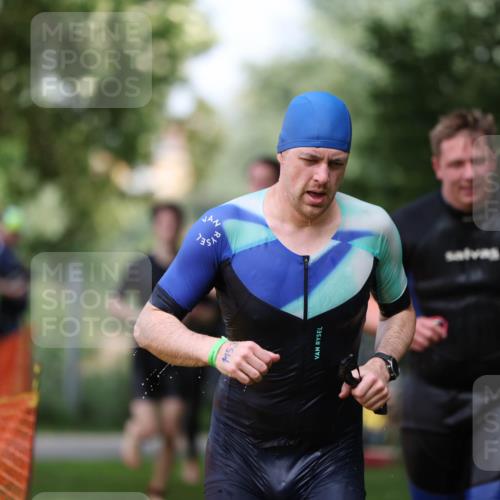 15.06.2025 - 7 Türme Triathlon Michael Strokosch http://msf.ph/oto/7969174 15.06.2025 12:55:57 Schwimmen 708, 755, 776, 818, 833, 877, 880, 895, 904, 919, 1023, 1071, 1120, 1144, 1150, 1153, 1177 meine-sportfotos.de