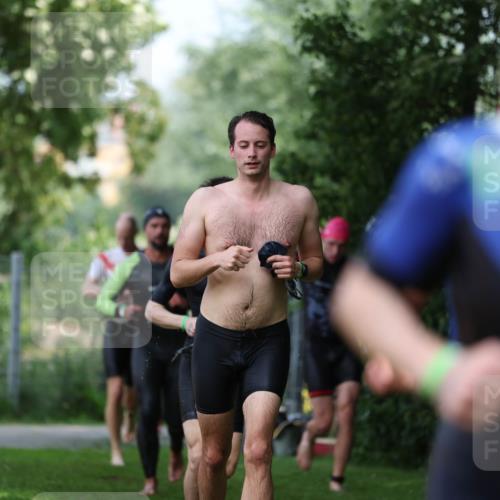 15.06.2025 - 7 Türme Triathlon Michael Strokosch http://msf.ph/oto/7969188 15.06.2025 12:55:58 Schwimmen 708, 741, 776, 818, 833, 877, 880, 895, 904, 1023, 1071, 1120, 1144, 1150, 1153, 1177 meine-sportfotos.de