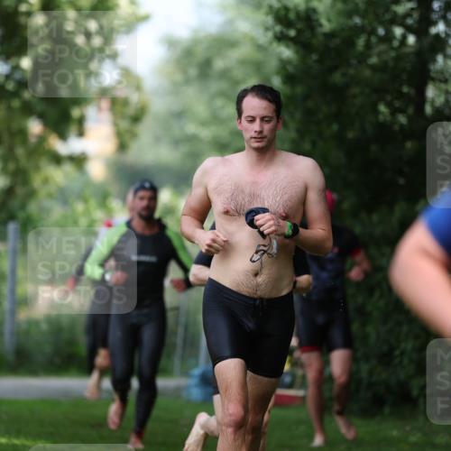 15.06.2025 - 7 Türme Triathlon Michael Strokosch http://msf.ph/oto/7969198 15.06.2025 12:55:59 Schwimmen 708, 741, 776, 818, 833, 877, 880, 895, 904, 1023, 1071, 1120, 1144, 1150, 1153, 1177 meine-sportfotos.de