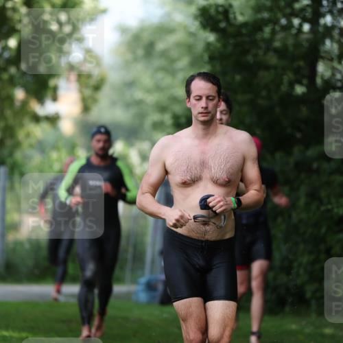 15.06.2025 - 7 Türme Triathlon Michael Strokosch http://msf.ph/oto/7969203 15.06.2025 12:55:59 Schwimmen 708, 741, 776, 818, 833, 877, 880, 895, 904, 1023, 1071, 1120, 1144, 1150, 1153, 1177 meine-sportfotos.de