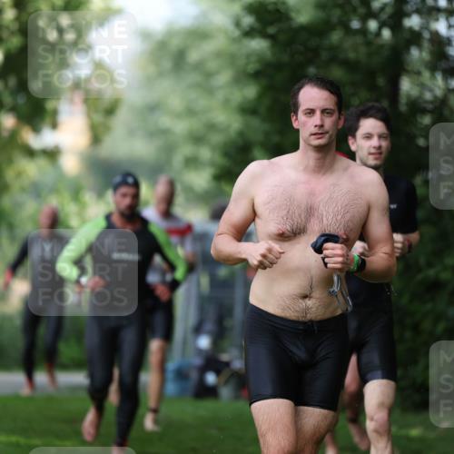 15.06.2025 - 7 Türme Triathlon Michael Strokosch http://msf.ph/oto/7969208 15.06.2025 12:55:59 Schwimmen 708, 741, 776, 818, 833, 877, 880, 895, 904, 1023, 1071, 1120, 1144, 1150, 1153, 1177 meine-sportfotos.de