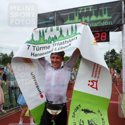 15.06.2025 - 7 Türme Triathlon Michael Strokosch http://msf.ph/oto/7969212 15.06.2025 13:51:28 Ziel 282, 955, 1072 meine-sportfotos.de