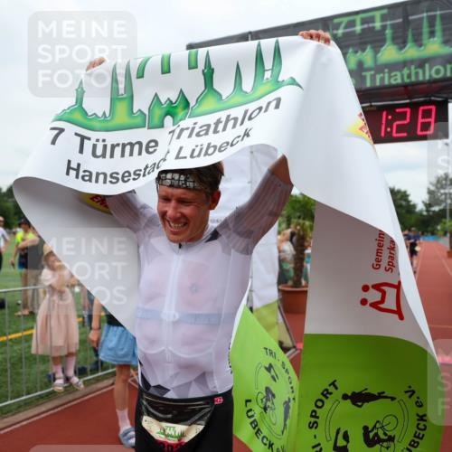 15.06.2025 - 7 Türme Triathlon Michael Strokosch http://msf.ph/oto/7969220 15.06.2025 13:51:28 Ziel 282, 955, 1072 meine-sportfotos.de