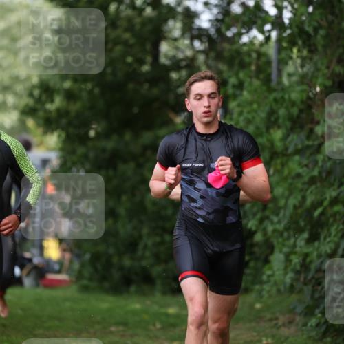 15.06.2025 - 7 Türme Triathlon Michael Strokosch http://msf.ph/oto/7969234 15.06.2025 12:56:02 Schwimmen 708, 741, 776, 818, 833, 880, 895, 904, 1071, 1120, 1144, 1149, 1150, 1153, 1177 meine-sportfotos.de