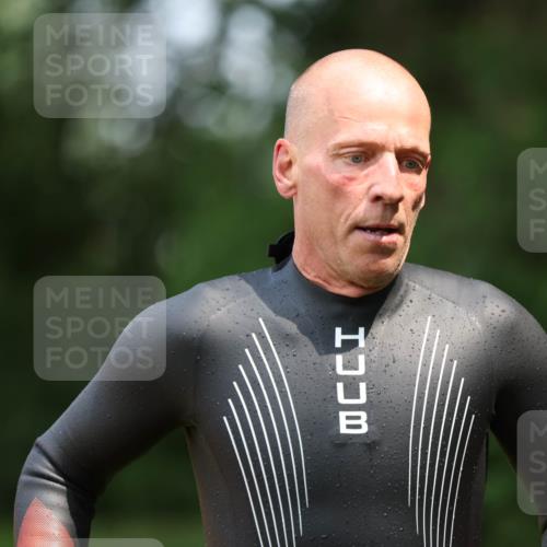 15.06.2025 - 7 Türme Triathlon Michael Strokosch http://msf.ph/oto/7969288 15.06.2025 12:56:07 Schwimmen 708, 741, 776, 818, 833, 869, 872, 880, 895, 896, 904, 992, 1091, 1120, 1149, 1150, 1153, 1177 meine-sportfotos.de