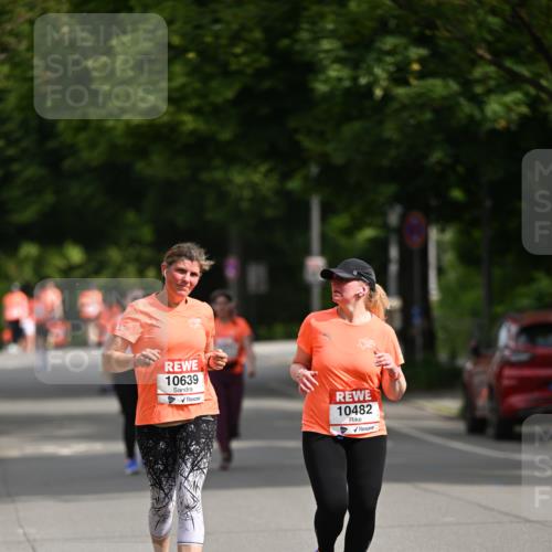 15.06.2025 - REWE Women's Run Dr. Thomas Lammeyer http://msf.ph/oto/7969310 15.06.2025 09:58:02 Laufen 10639, 10482 meine-sportfotos.de
