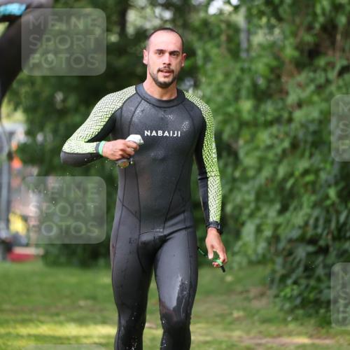 15.06.2025 - 7 Türme Triathlon Michael Strokosch http://msf.ph/oto/7969321 15.06.2025 12:56:10 Schwimmen 708, 741, 776, 804, 818, 833, 869, 872, 880, 896, 904, 992, 1091, 1120, 1149, 1150, 1153, 1177 meine-sportfotos.de