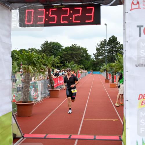 15.06.2025 - 7 Türme Triathlon Michael Strokosch http://msf.ph/oto/7969390 15.06.2025 13:52:23 Ziel 789 meine-sportfotos.de