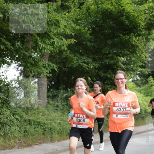 15.06.2025 - REWE Women's Run Jannik Wohlers http://msf.ph/oto/7969402 15.06.2025 10:04:26 Laufen 5307, 5308 meine-sportfotos.de