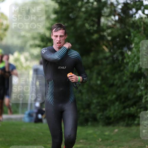 15.06.2025 - 7 Türme Triathlon Michael Strokosch http://msf.ph/oto/7969412 15.06.2025 12:56:18 Schwimmen 741, 767, 804, 842, 851, 869, 872, 880, 896, 904, 963, 992, 1077, 1091, 1149, 1150 meine-sportfotos.de