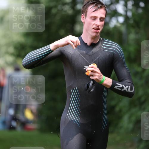 15.06.2025 - 7 Türme Triathlon Michael Strokosch http://msf.ph/oto/7969436 15.06.2025 12:56:19 Schwimmen 741, 767, 804, 842, 851, 869, 872, 880, 896, 904, 963, 992, 1060, 1070, 1077, 1091, 1149, 1150 meine-sportfotos.de
