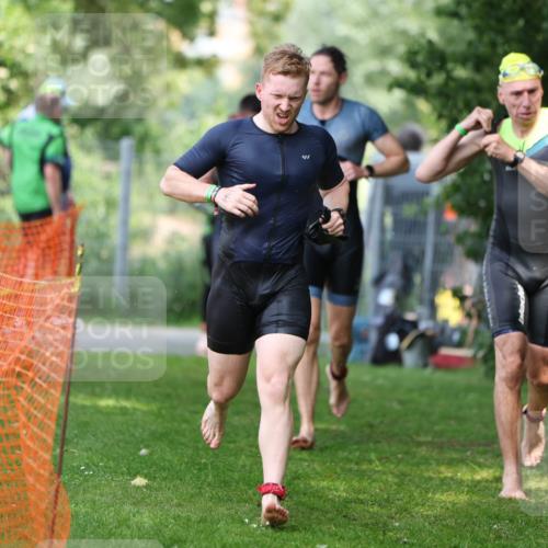 15.06.2025 - 7 Türme Triathlon Michael Strokosch http://msf.ph/oto/7969440 15.06.2025 12:56:21 Schwimmen 741, 767, 786, 804, 842, 851, 869, 872, 880, 896, 904, 963, 992, 1060, 1070, 1077, 1091, 1149, 1150 meine-sportfotos.de