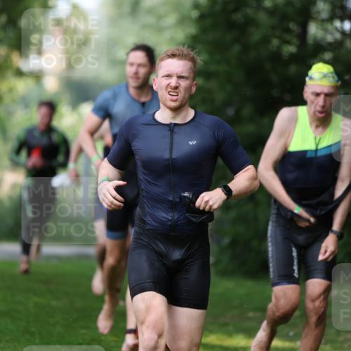 15.06.2025 - 7 Türme Triathlon Michael Strokosch http://msf.ph/oto/7969461 15.06.2025 12:56:22 Schwimmen 741, 767, 786, 804, 842, 851, 869, 872, 880, 896, 904, 963, 992, 1060, 1070, 1077, 1091, 1149 meine-sportfotos.de
