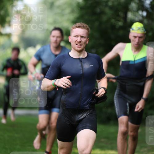 15.06.2025 - 7 Türme Triathlon Michael Strokosch http://msf.ph/oto/7969466 15.06.2025 12:56:22 Schwimmen 741, 767, 786, 804, 842, 851, 869, 872, 880, 896, 904, 963, 992, 1060, 1070, 1077, 1091, 1149 meine-sportfotos.de