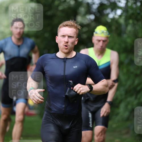15.06.2025 - 7 Türme Triathlon Michael Strokosch http://msf.ph/oto/7969475 15.06.2025 12:56:23 Schwimmen 741, 767, 786, 804, 842, 851, 869, 872, 880, 896, 904, 963, 992, 1060, 1070, 1077, 1091, 1149 meine-sportfotos.de