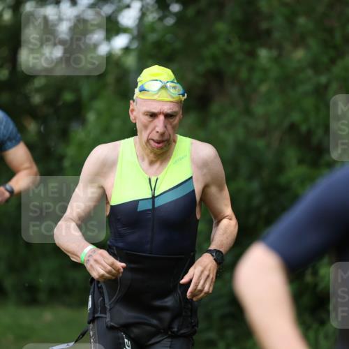 15.06.2025 - 7 Türme Triathlon Michael Strokosch http://msf.ph/oto/7969487 15.06.2025 12:56:24 Schwimmen 741, 767, 786, 804, 842, 851, 869, 872, 880, 896, 904, 963, 992, 1060, 1070, 1077, 1091, 1149 meine-sportfotos.de