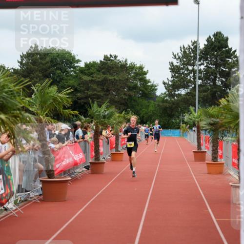 15.06.2025 - 7 Türme Triathlon Michael Strokosch http://msf.ph/oto/7969495 15.06.2025 13:52:55 Ziel 719, 886 meine-sportfotos.de