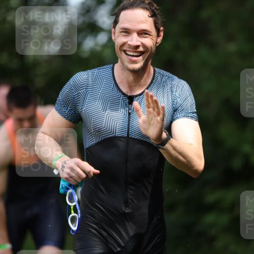15.06.2025 - 7 Türme Triathlon Michael Strokosch http://msf.ph/oto/7969505 15.06.2025 12:56:25 Schwimmen 741, 767, 786, 804, 842, 851, 868, 869, 872, 880, 886, 896, 963, 992, 1060, 1070, 1077, 1091, 1149 meine-sportfotos.de