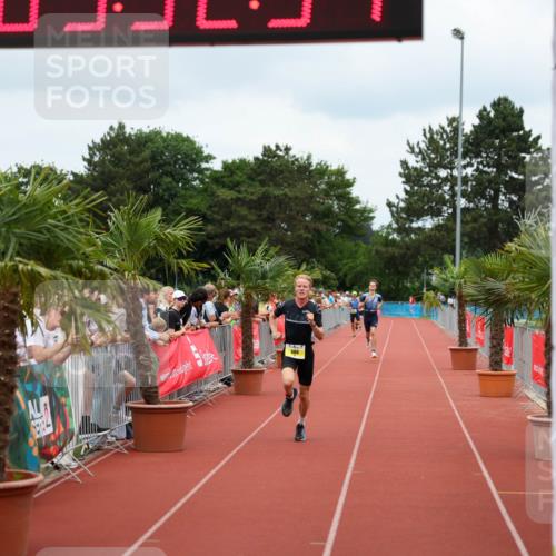 15.06.2025 - 7 Türme Triathlon Michael Strokosch http://msf.ph/oto/7969510 15.06.2025 13:52:56 Ziel 719, 886 meine-sportfotos.de