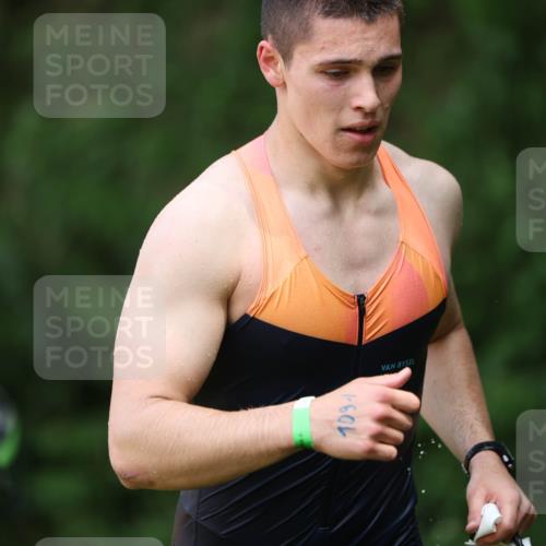 15.06.2025 - 7 Türme Triathlon Michael Strokosch http://msf.ph/oto/7969530 15.06.2025 12:56:28 Schwimmen 741, 767, 786, 804, 842, 851, 868, 869, 872, 886, 896, 963, 992, 1003, 1060, 1070, 1077, 1091, 1149, 1175 meine-sportfotos.de