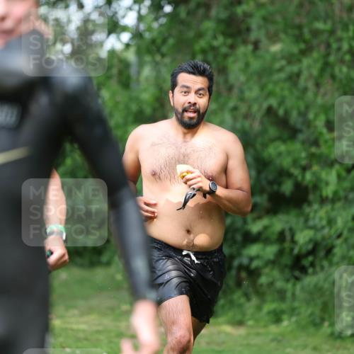 15.06.2025 - 7 Türme Triathlon Michael Strokosch http://msf.ph/oto/7969595 15.06.2025 12:56:34 Schwimmen 767, 786, 804, 842, 851, 868, 869, 872, 886, 896, 901, 963, 992, 1003, 1028, 1060, 1070, 1077, 1091, 1132, 1175, 1198 meine-sportfotos.de