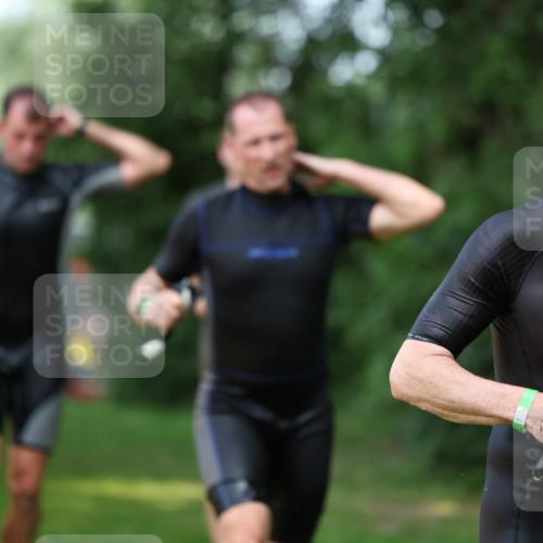 15.06.2025 - 7 Türme Triathlon Michael Strokosch http://msf.ph/oto/7969638 15.06.2025 12:56:37 Schwimmen 767, 786, 804, 842, 851, 868, 869, 886, 896, 901, 963, 1003, 1028, 1060, 1070, 1077, 1091, 1132, 1175, 1198 meine-sportfotos.de