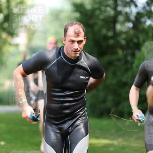 15.06.2025 - 7 Türme Triathlon Michael Strokosch http://msf.ph/oto/7969653 15.06.2025 12:56:39 Schwimmen 767, 786, 804, 842, 851, 868, 886, 901, 963, 1003, 1028, 1060, 1070, 1077, 1132, 1175, 1198 meine-sportfotos.de