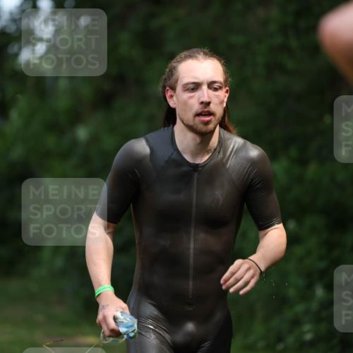 15.06.2025 - 7 Türme Triathlon Michael Strokosch http://msf.ph/oto/7969660 15.06.2025 12:56:39 Schwimmen 767, 786, 804, 842, 851, 868, 886, 901, 963, 1003, 1028, 1060, 1070, 1077, 1132, 1175, 1198 meine-sportfotos.de