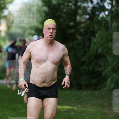 15.06.2025 - 7 Türme Triathlon Michael Strokosch http://msf.ph/oto/7969670 15.06.2025 12:56:41 Schwimmen 767, 786, 842, 851, 868, 886, 901, 910, 963, 1003, 1028, 1060, 1070, 1077, 1132, 1175, 1198 meine-sportfotos.de