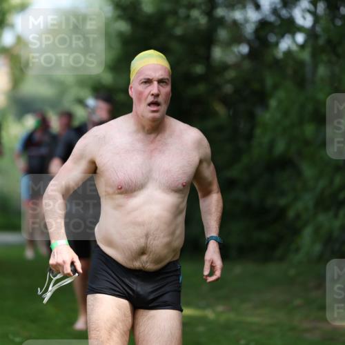 15.06.2025 - 7 Türme Triathlon Michael Strokosch http://msf.ph/oto/7969678 15.06.2025 12:56:41 Schwimmen 767, 786, 842, 851, 868, 886, 901, 910, 963, 1003, 1028, 1060, 1070, 1077, 1132, 1175, 1198 meine-sportfotos.de