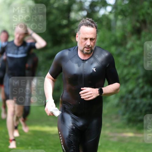 15.06.2025 - 7 Türme Triathlon Michael Strokosch http://msf.ph/oto/7969704 15.06.2025 12:56:44 Schwimmen 767, 786, 851, 868, 886, 901, 910, 1003, 1028, 1060, 1070, 1077, 1132, 1175, 1198 meine-sportfotos.de