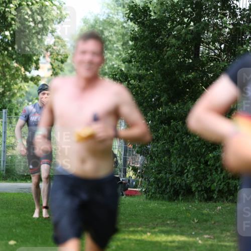 15.06.2025 - 7 Türme Triathlon Michael Strokosch http://msf.ph/oto/7969812 15.06.2025 12:56:52 Schwimmen 868, 886, 901, 910, 915, 988, 1003, 1028, 1074, 1095, 1132, 1167, 1175, 1198 meine-sportfotos.de