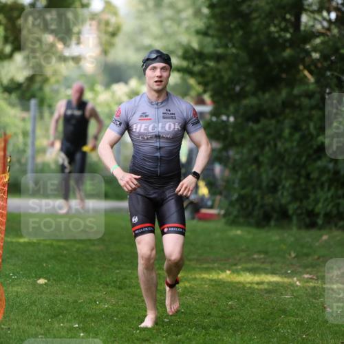 15.06.2025 - 7 Türme Triathlon Michael Strokosch http://msf.ph/oto/7969843 15.06.2025 12:56:55 Schwimmen 868, 886, 901, 910, 915, 988, 1003, 1028, 1033, 1074, 1095, 1132, 1167, 1175, 1198 meine-sportfotos.de