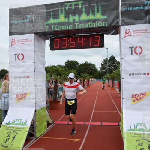 15.06.2025 - 7 Türme Triathlon Michael Strokosch http://msf.ph/oto/7969844 15.06.2025 13:54:13 Ziel 833, 869 meine-sportfotos.de