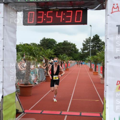 15.06.2025 - 7 Türme Triathlon Michael Strokosch http://msf.ph/oto/7969864 15.06.2025 13:54:29 Ziel 707 meine-sportfotos.de