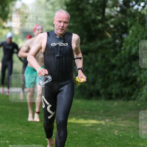 15.06.2025 - 7 Türme Triathlon Michael Strokosch http://msf.ph/oto/7969876 15.06.2025 12:57:02 Schwimmen 889, 901, 910, 915, 988, 1031, 1033, 1064, 1074, 1095, 1132, 1136, 1166, 1167, 1198 meine-sportfotos.de
