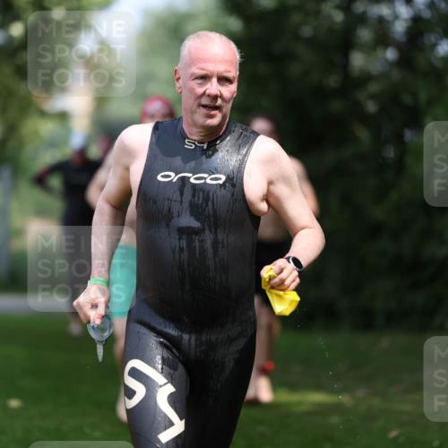 15.06.2025 - 7 Türme Triathlon Michael Strokosch http://msf.ph/oto/7969886 15.06.2025 12:57:03 Schwimmen 889, 910, 915, 988, 1031, 1033, 1064, 1074, 1095, 1116, 1132, 1136, 1166, 1167, 1198 meine-sportfotos.de