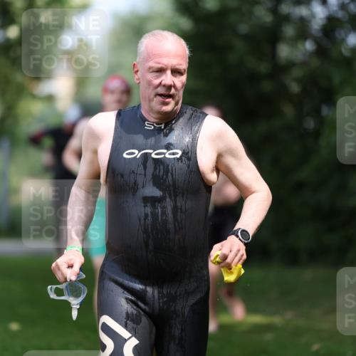 15.06.2025 - 7 Türme Triathlon Michael Strokosch http://msf.ph/oto/7969890 15.06.2025 12:57:04 Schwimmen 774, 889, 910, 915, 988, 1031, 1033, 1049, 1064, 1074, 1095, 1116, 1132, 1136, 1166, 1167 meine-sportfotos.de