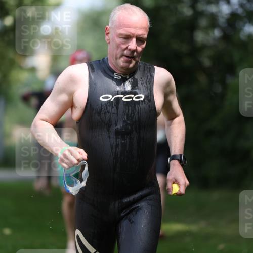 15.06.2025 - 7 Türme Triathlon Michael Strokosch http://msf.ph/oto/7969894 15.06.2025 12:57:04 Schwimmen 774, 889, 910, 915, 988, 1031, 1033, 1049, 1064, 1074, 1095, 1116, 1132, 1136, 1166, 1167 meine-sportfotos.de