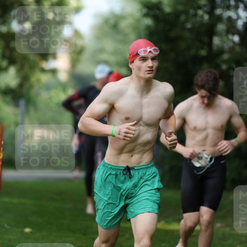 15.06.2025 - 7 Türme Triathlon Michael Strokosch http://msf.ph/oto/7969916 15.06.2025 12:57:05 Schwimmen 774, 889, 910, 915, 988, 1031, 1033, 1049, 1064, 1074, 1087, 1095, 1116, 1136, 1164, 1166, 1167 meine-sportfotos.de