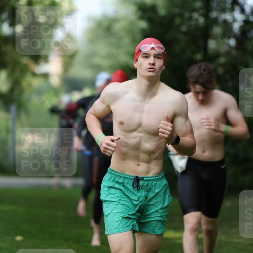 15.06.2025 - 7 Türme Triathlon Michael Strokosch http://msf.ph/oto/7969920 15.06.2025 12:57:06 Schwimmen 736, 774, 889, 910, 915, 988, 1031, 1033, 1049, 1064, 1074, 1087, 1095, 1116, 1136, 1164, 1166, 1167 meine-sportfotos.de