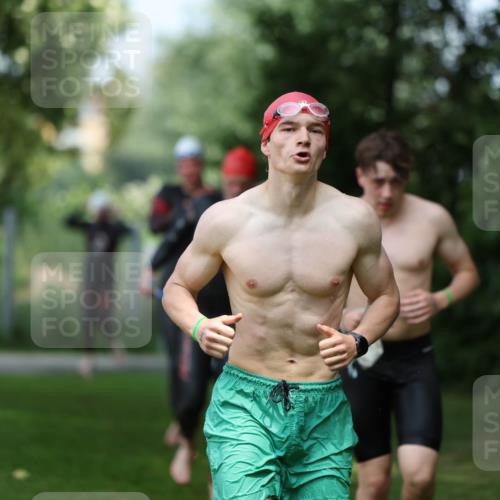 15.06.2025 - 7 Türme Triathlon Michael Strokosch http://msf.ph/oto/7969923 15.06.2025 12:57:06 Schwimmen 736, 774, 889, 910, 915, 988, 1031, 1033, 1049, 1064, 1074, 1087, 1095, 1116, 1136, 1164, 1166, 1167 meine-sportfotos.de