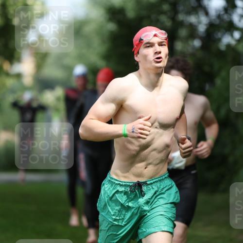 15.06.2025 - 7 Türme Triathlon Michael Strokosch http://msf.ph/oto/7969926 15.06.2025 12:57:06 Schwimmen 736, 774, 889, 910, 915, 988, 1031, 1033, 1049, 1064, 1074, 1087, 1095, 1116, 1136, 1164, 1166, 1167 meine-sportfotos.de