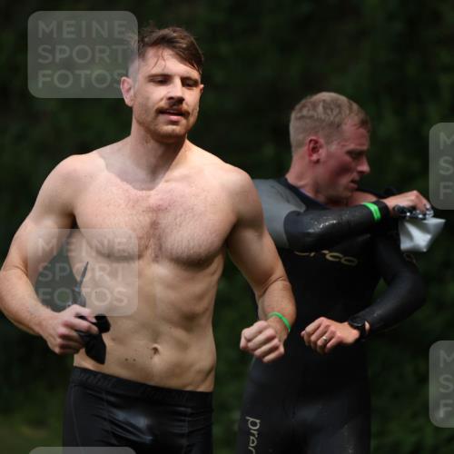 15.06.2025 - 7 Türme Triathlon Michael Strokosch http://msf.ph/oto/7970078 15.06.2025 12:57:21 Schwimmen 709, 736, 774, 793, 857, 889, 913, 915, 944, 986, 988, 1031, 1033, 1047, 1049, 1055, 1064, 1087, 1095, 1114, 1116, 1117, 1136, 1142, 1164, 1166 meine-sportfotos.de